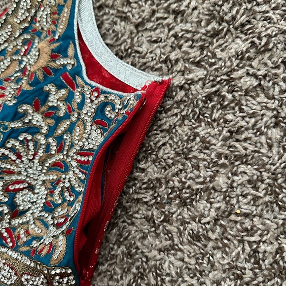 Free Shipping!  3-Piece heavy Velvet Lehengha Choli with 6 foot dupatta train - Picture 6 of 9